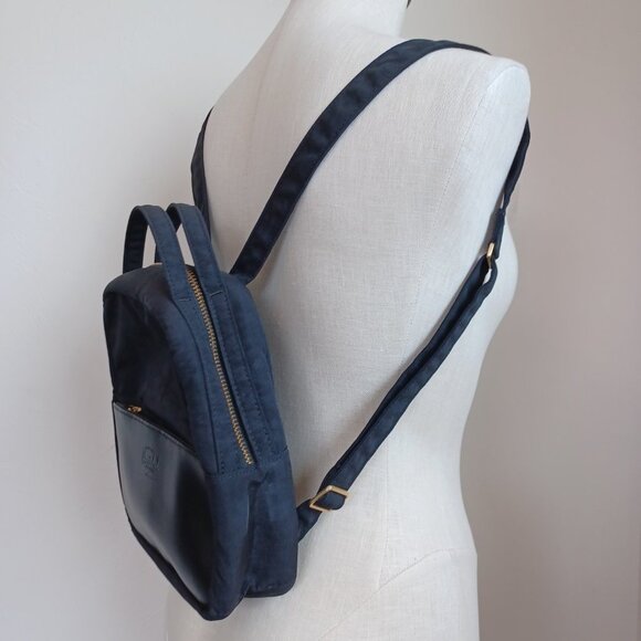 Herschel Backpack Classic Black Smaller Size‎ Zipper Pockets Adjustable Straps main image 4